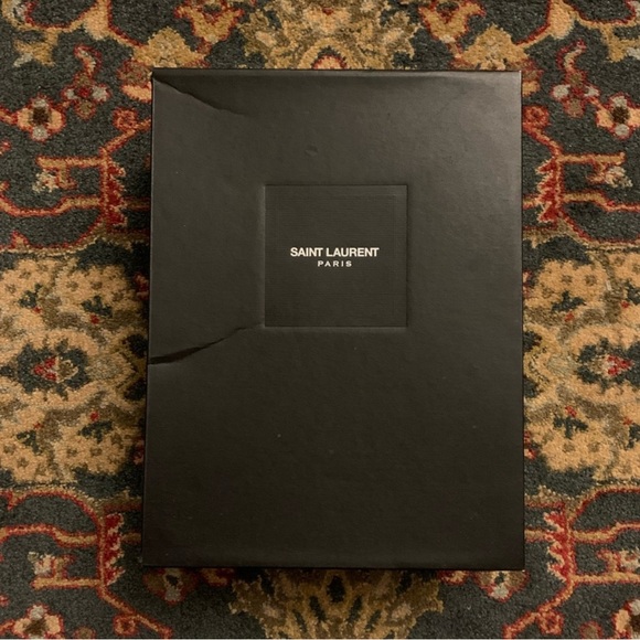 Saint Laurent high top sneakers
Good condition- barely worn
Original box - Picture 4 of 4